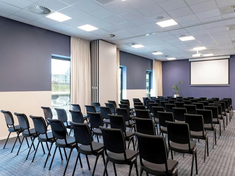 Courtyard By Marriott Amsterdam Arena image