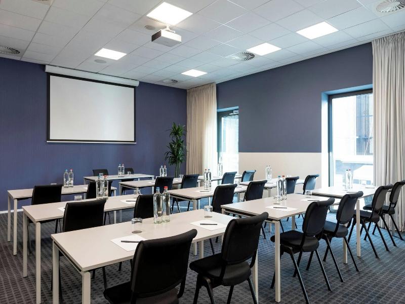 Courtyard By Marriott Amsterdam Arena image