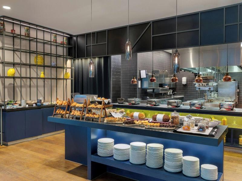 Courtyard By Marriott Amsterdam Arena image