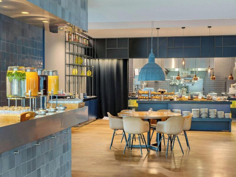 Courtyard By Marriott Amsterdam Arena image