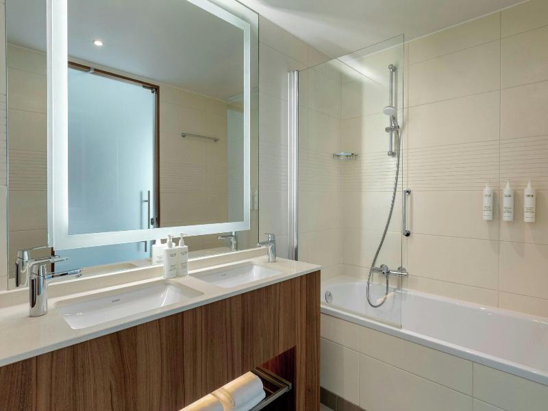 Courtyard By Marriott Amsterdam Arena image