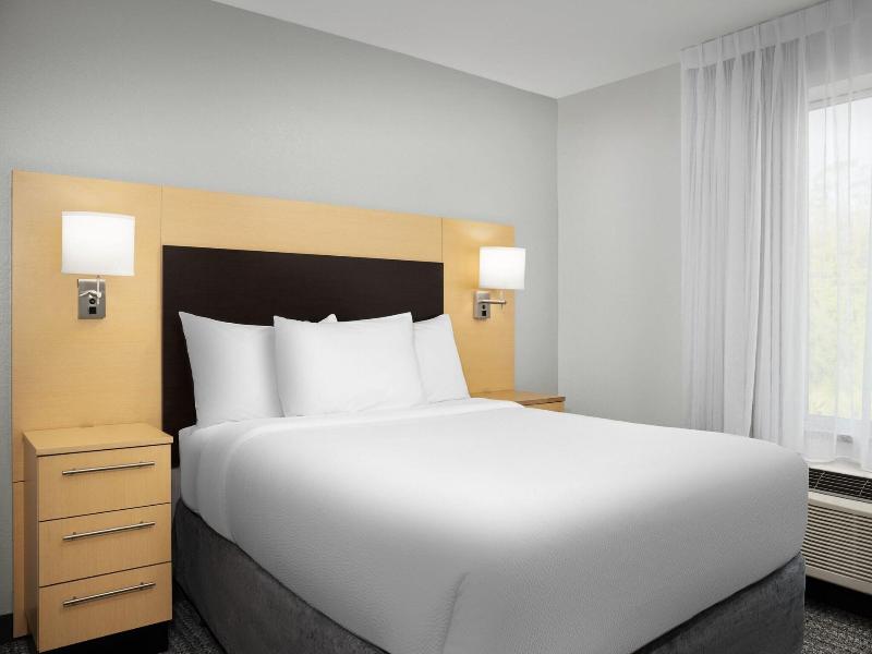 SUITE QUEEN SIZE BED