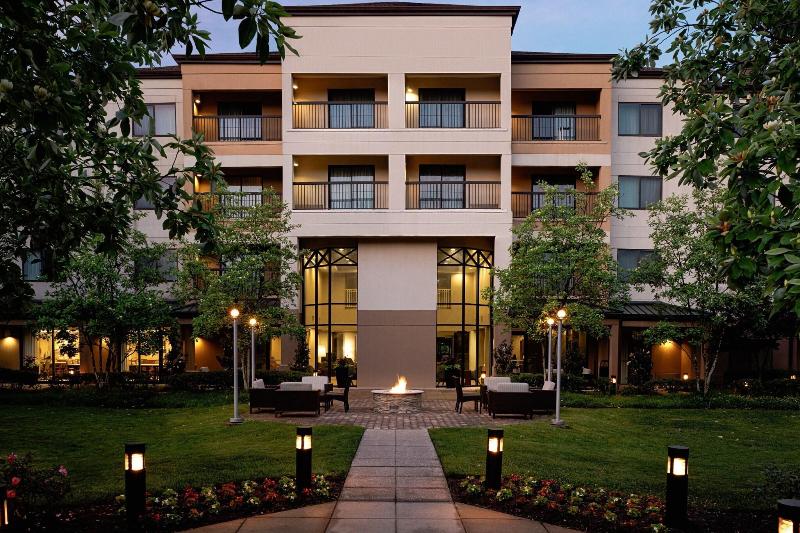 Courtyard Springfield image