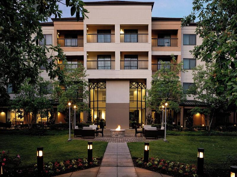 Courtyard Springfield image