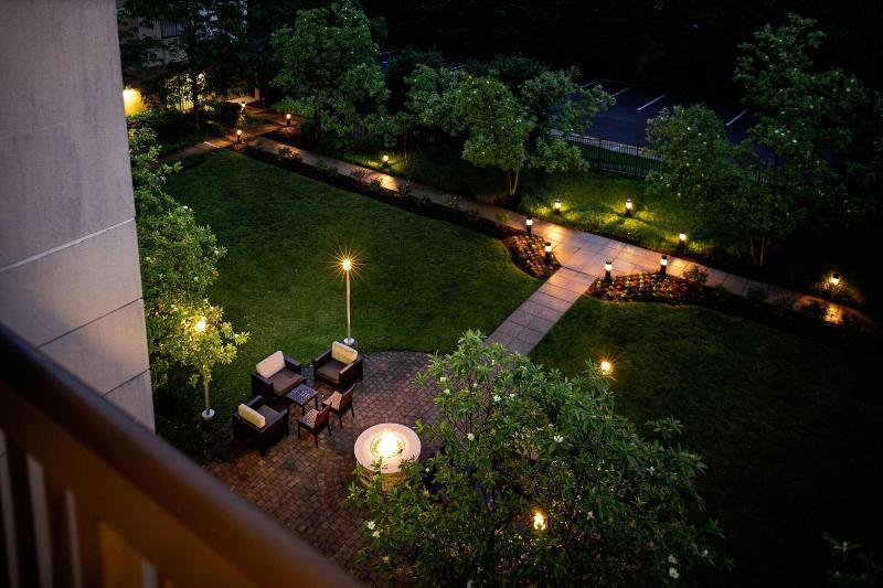 Courtyard Springfield image