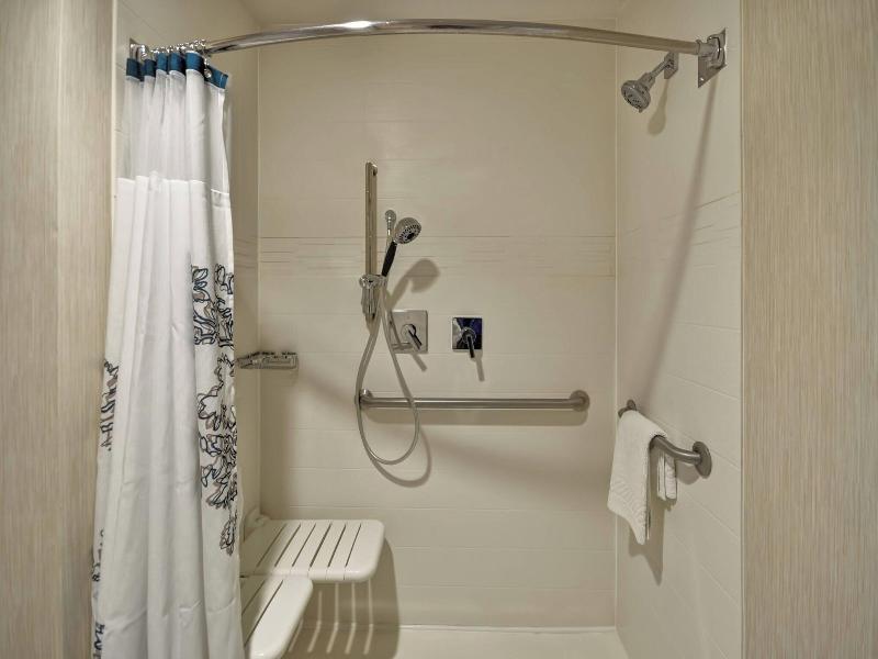 SUITE QUEEN SIZE BED