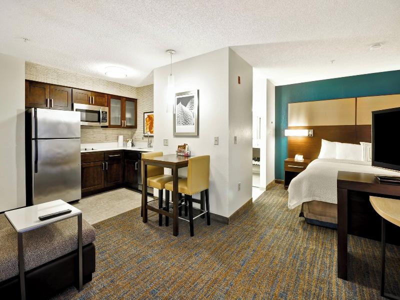 STUDIO KING SIZE BED