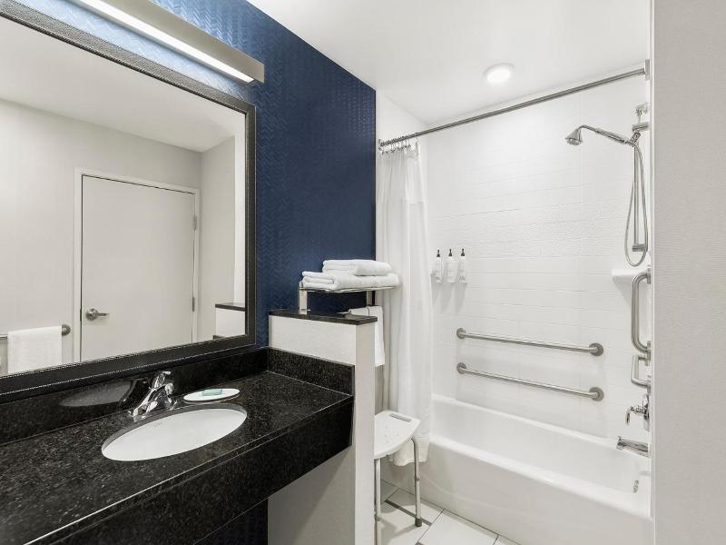 Fairfield Inn & Suites St. Paul Northeast image