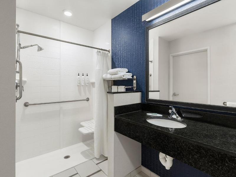 Fairfield Inn & Suites St. Paul Northeast image
