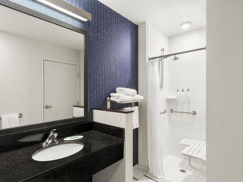 Fairfield Inn & Suites St. Paul Northeast image