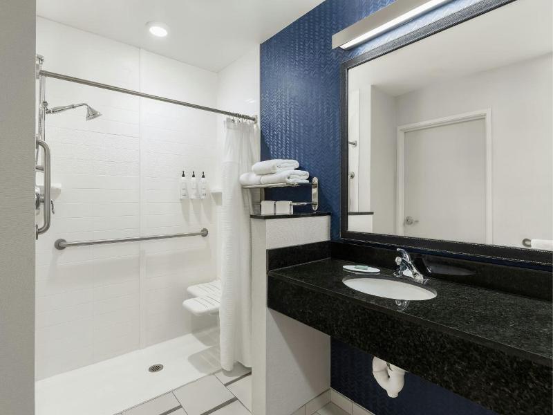 Fairfield Inn & Suites St. Paul Northeast image