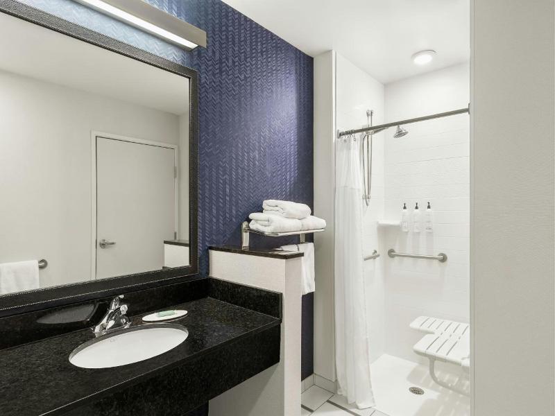 Fairfield Inn & Suites St. Paul Northeast image