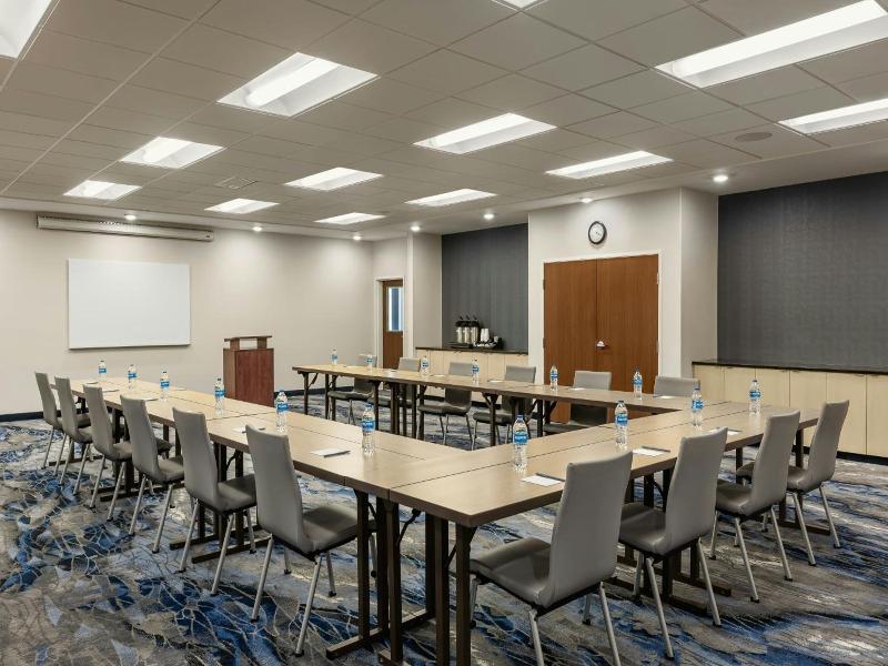 Fairfield Inn & Suites St. Paul Northeast image