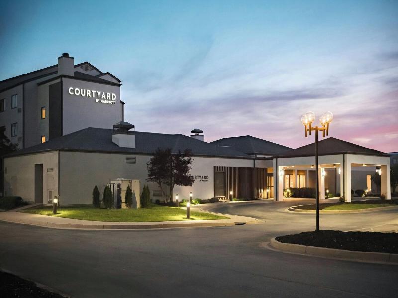 Courtyard Louisville East image