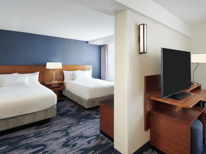 Fairfield Inn & Suites Calgary Downtown image
