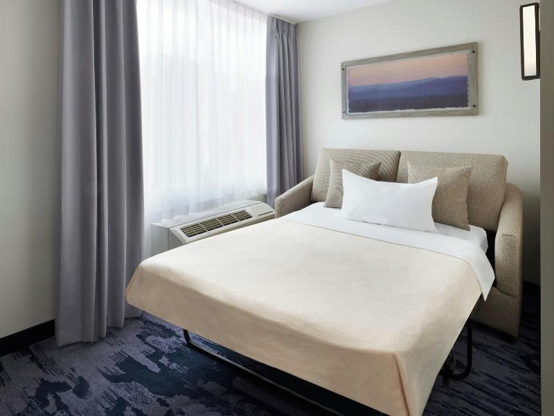 Fairfield Inn & Suites Calgary Downtown image