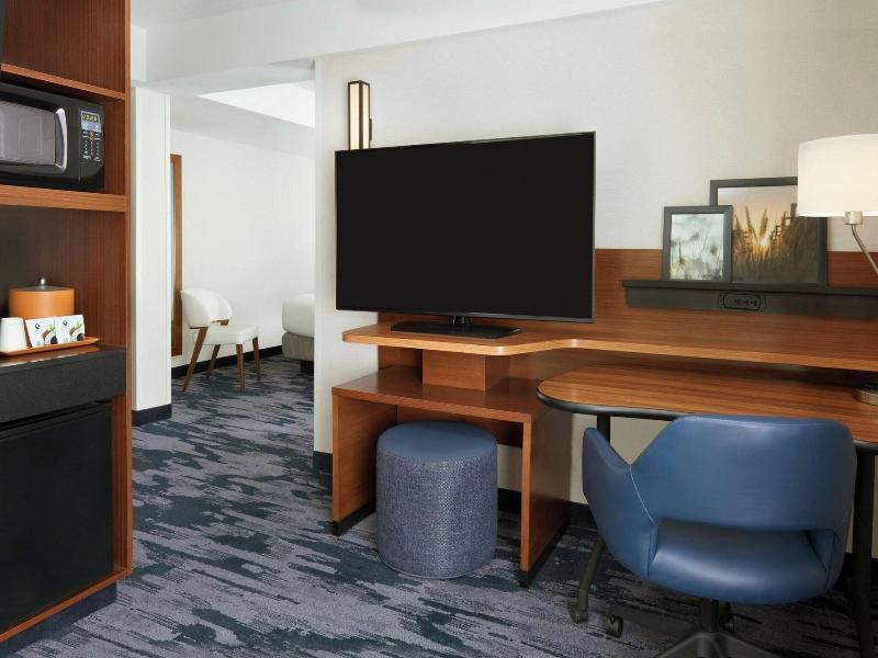 Fairfield Inn & Suites Calgary Downtown image