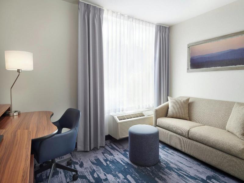 Fairfield Inn & Suites Calgary Downtown image