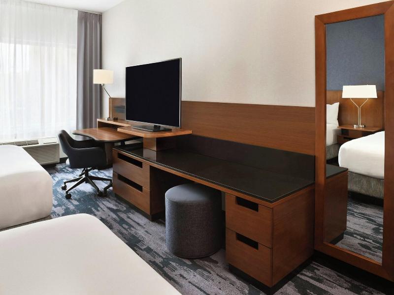Fairfield Inn & Suites Calgary Downtown image