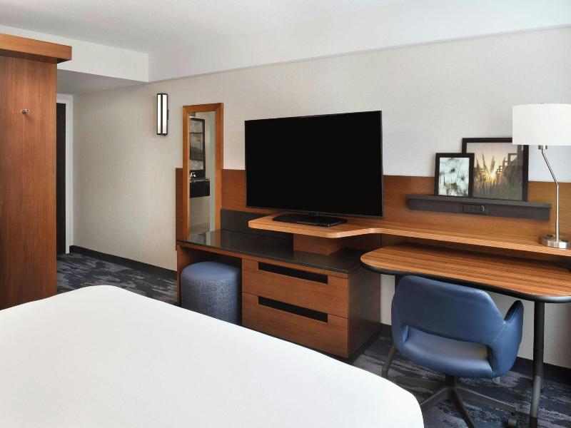 Fairfield Inn & Suites Calgary Downtown image