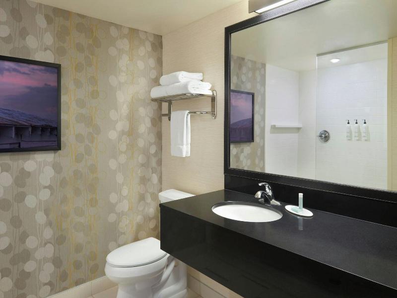 Fairfield Inn & Suites Calgary Downtown image