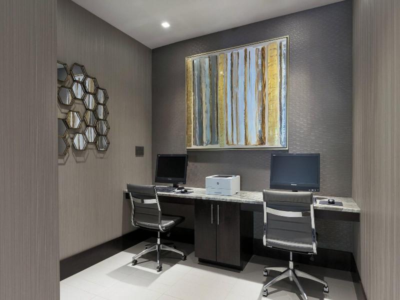 Courtyard by Marriott Edgewater NYC Area image