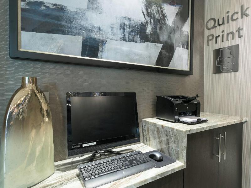 Courtyard by Marriott Edgewater NYC Area image