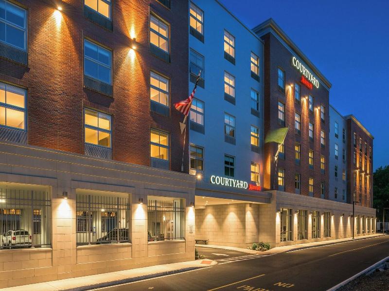 Courtyard by Marriott Edgewater NYC Area image