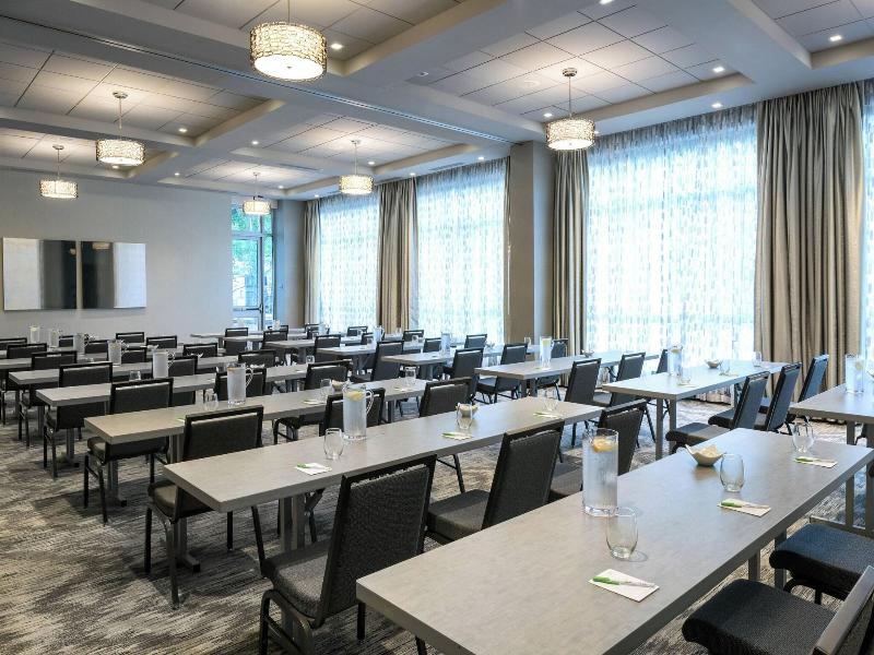 Courtyard by Marriott Edgewater NYC Area image