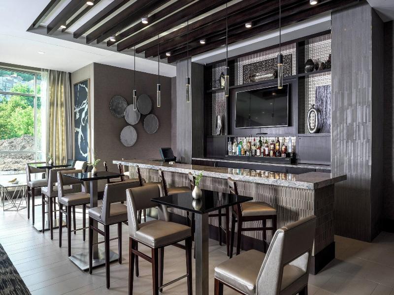 Courtyard by Marriott Edgewater NYC Area image
