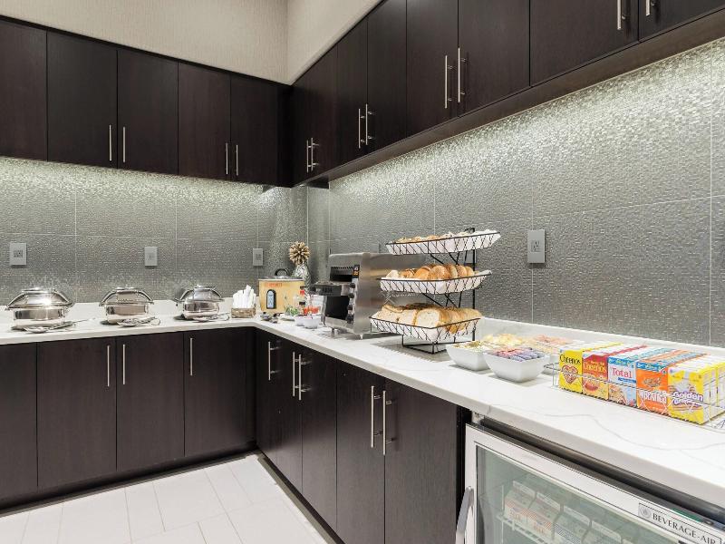 Courtyard by Marriott Edgewater NYC Area image