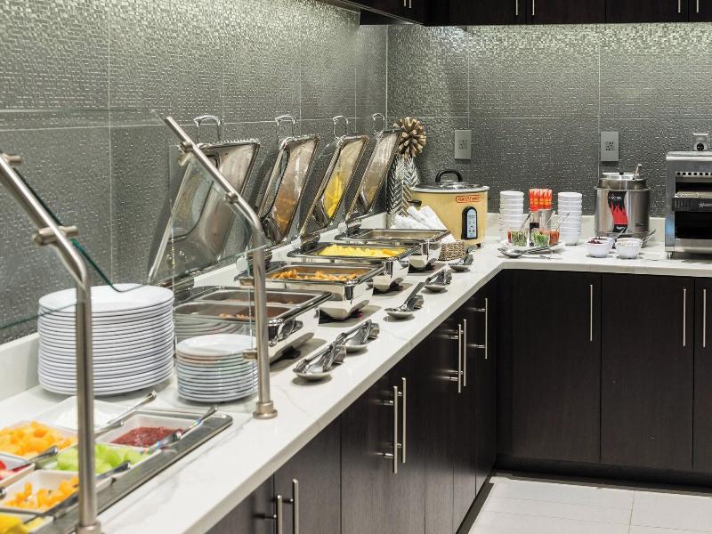 Courtyard by Marriott Edgewater NYC Area image