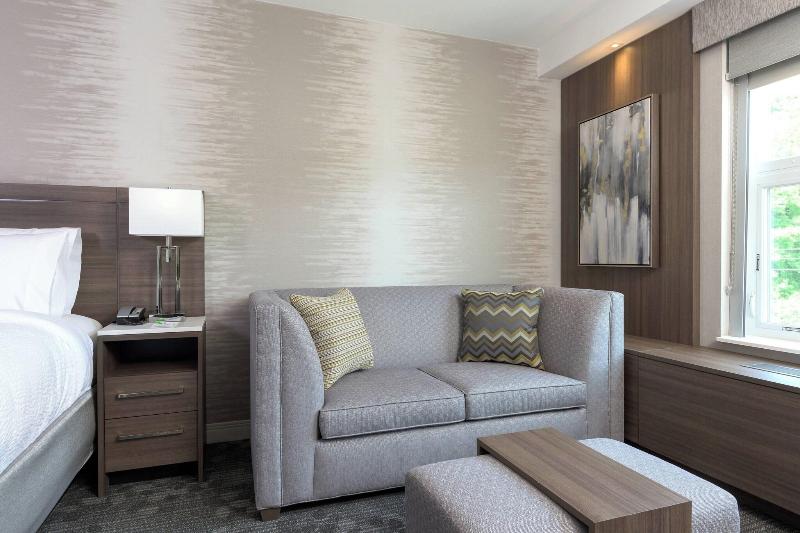 Courtyard by Marriott Edgewater NYC Area image