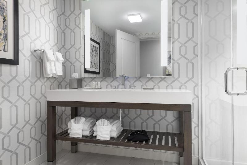 Courtyard by Marriott Edgewater NYC Area image