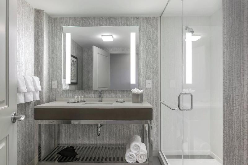 Courtyard by Marriott Edgewater NYC Area image