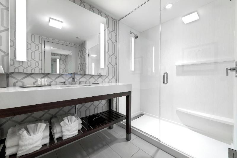 Courtyard by Marriott Edgewater NYC Area image