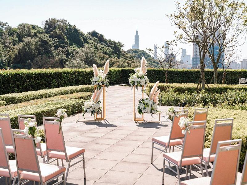 Courtyard by Marriott Taipei image