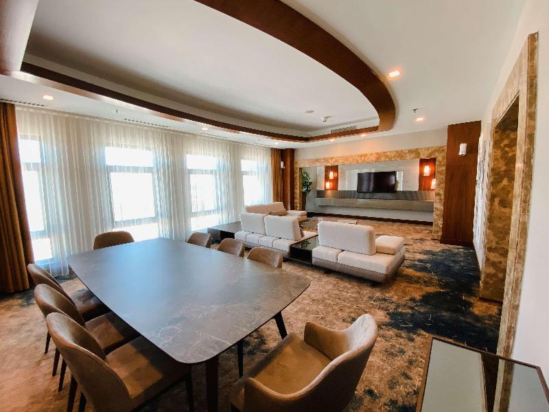 Doubletree By Hilton Van image