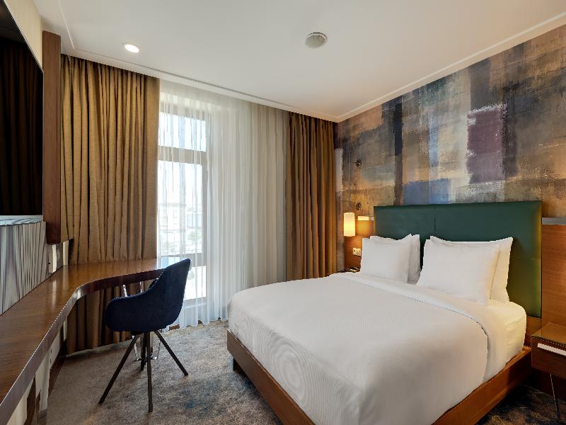 Doubletree By Hilton Van image
