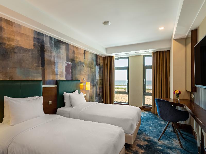 Doubletree By Hilton Van image