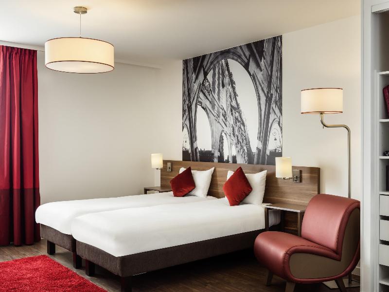 Aparthotel Adagio La Défense Courbevoie image
