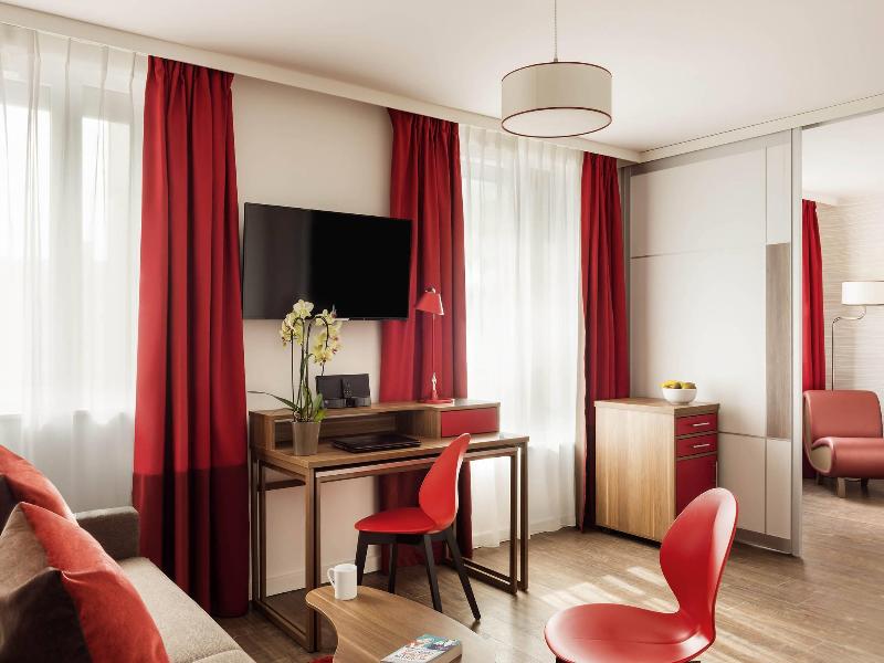 Aparthotel Adagio La Défense Courbevoie image