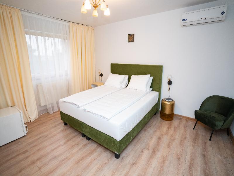 Hotel Royal Plaza image