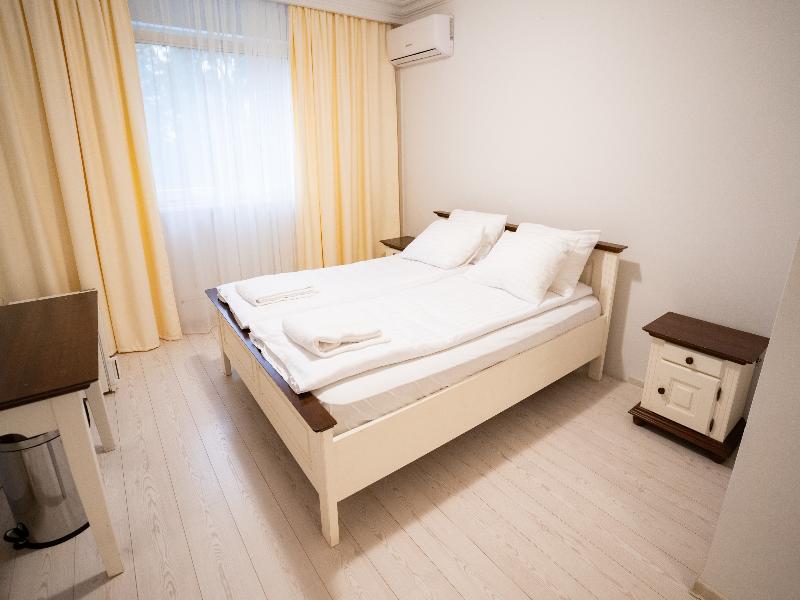 Hotel Royal Plaza image