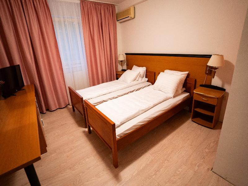 Hotel Royal Plaza image