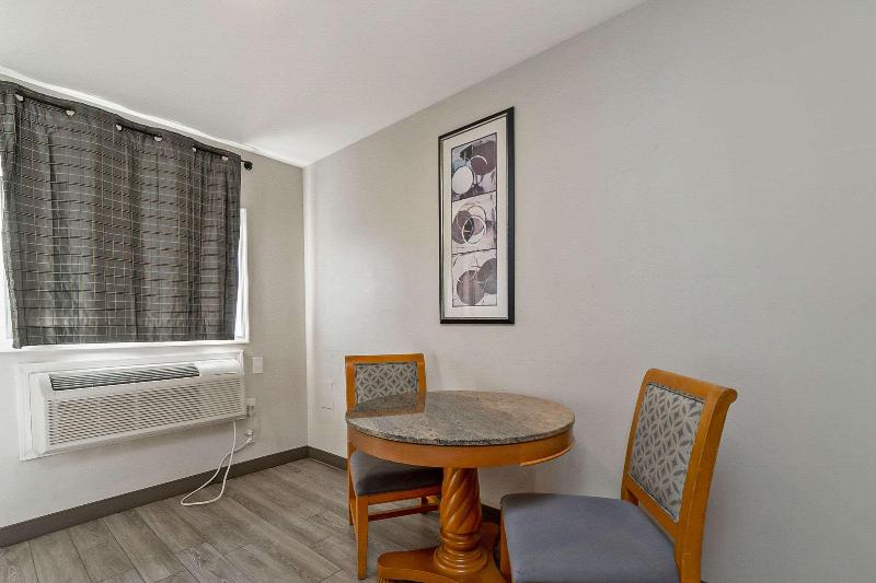 Rodeway Inn Moosic - Scranton image