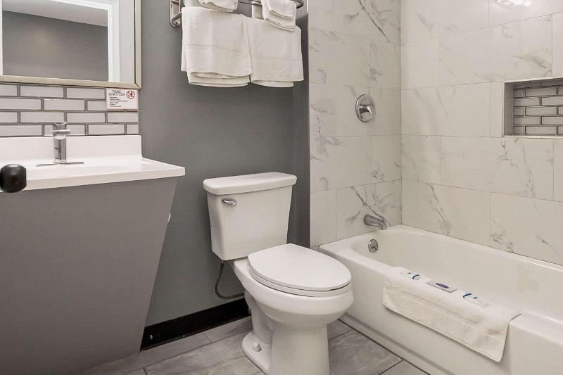 Rodeway Inn Moosic - Scranton image