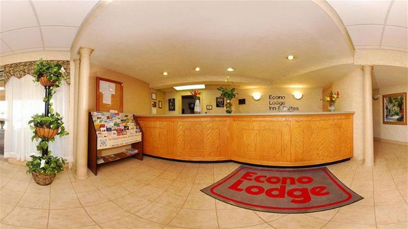 Econo Lodge Inn & Suites Shamokin Dam image