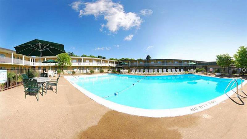Econo Lodge Inn & Suites Shamokin Dam image