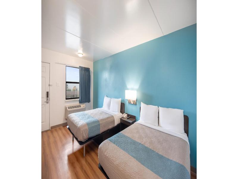 QUADRUPLE Accessible-Two Queen Beds — photo 4